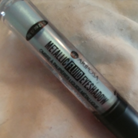 Lip lava lip gloss - Picture 3 of 3